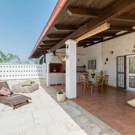 Bianca - Private Swimming Pool - Center - By Clicksalento Villa