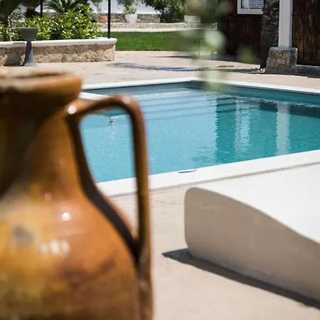 Bianca - Private Swimming Pool - Center - By Clicksalento Villa