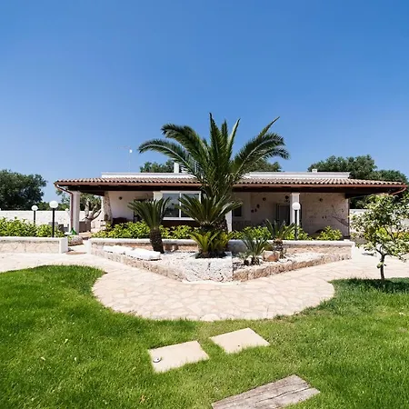 Bianca - Private Swimming Pool - Center - By Clicksalento * Ostuni