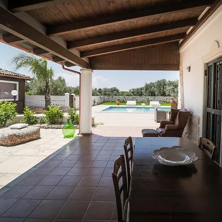 Bianca - Private Swimming Pool - Center - By Clicksalento Villa